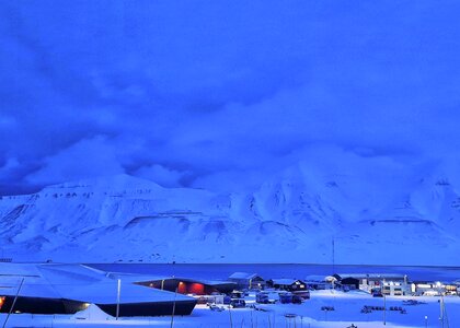 Utsyn fra Longyearbyen - Klikk for stort bilde